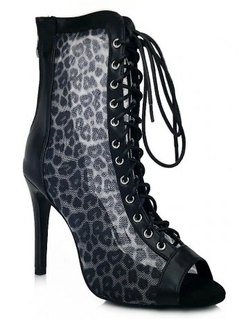 Burju model Leona Leopard