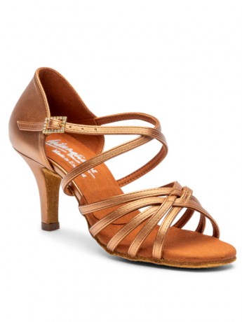  	IDS model Flavia Tan Shimmer
