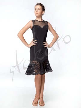 Sweetheart dress with lace and crinoline